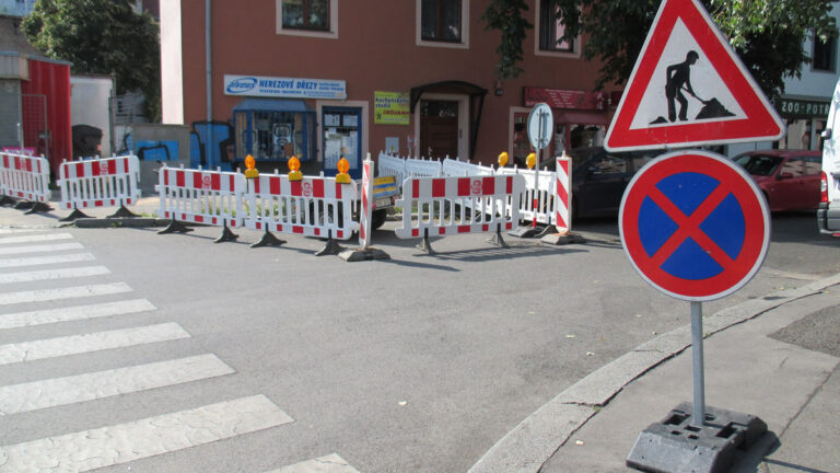 Pro dopravní značení v Praze zvolte zkušenou společnost